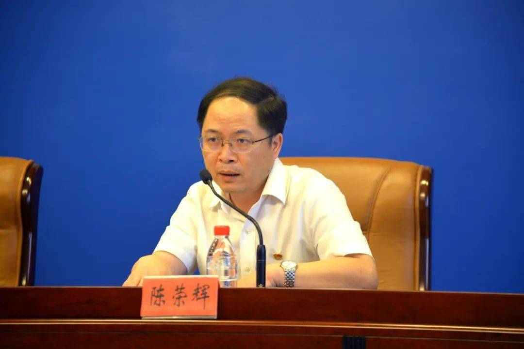 省发改委党组成员,数字办主任陈荣辉出席会议,就八闽健康码推广应用
