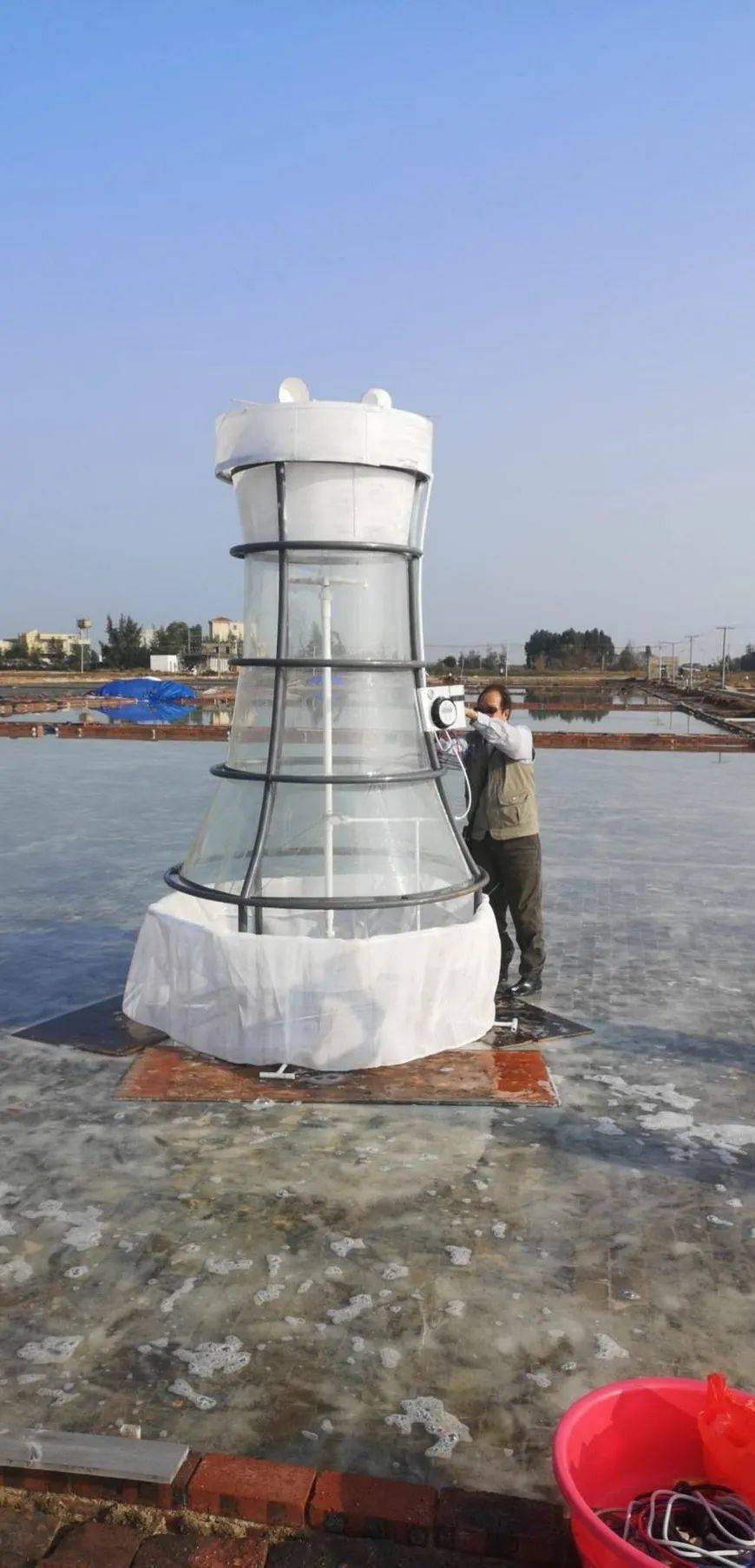 同时在蓄水池可以种植海藻和海洋蔬菜;第二个,海水淡化,淡化后的海水