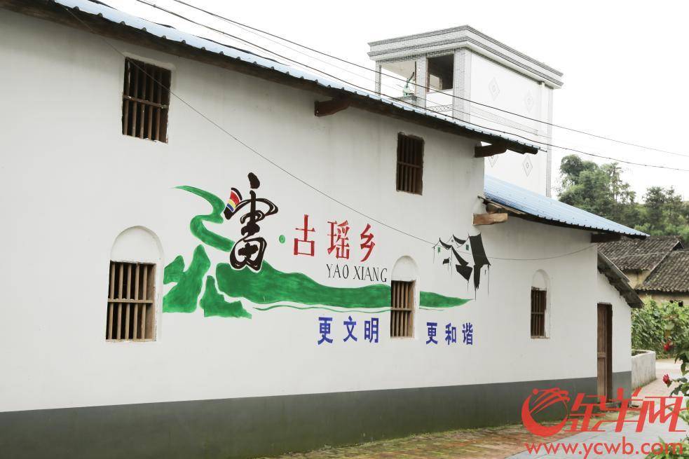 "别人可以搞好美丽乡村,我们也一样可以",这是雷古村党支部书记邓先清