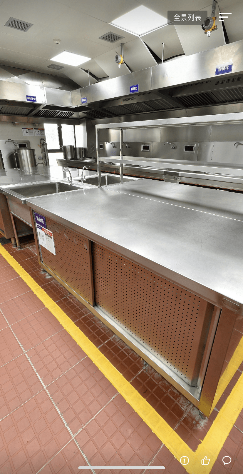 食堂配餐宜在专间内进行接下来我们前往二楼配餐间大家可以看到专间