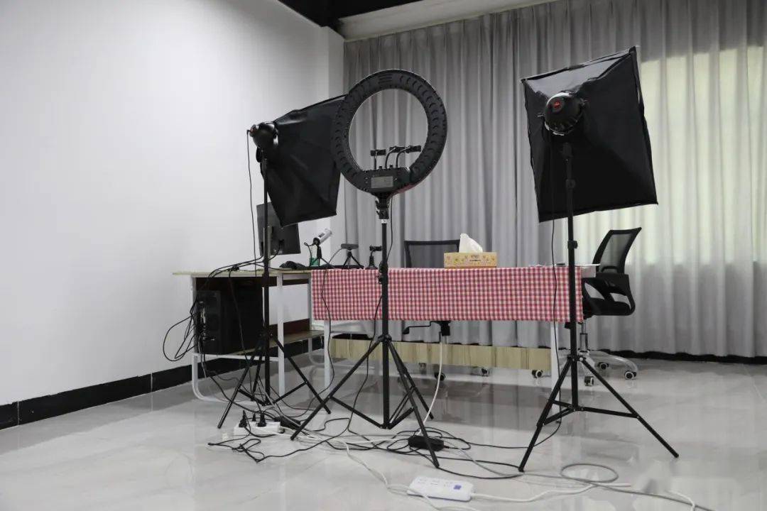 茶山首个妇女电商培训基地挂牌成立