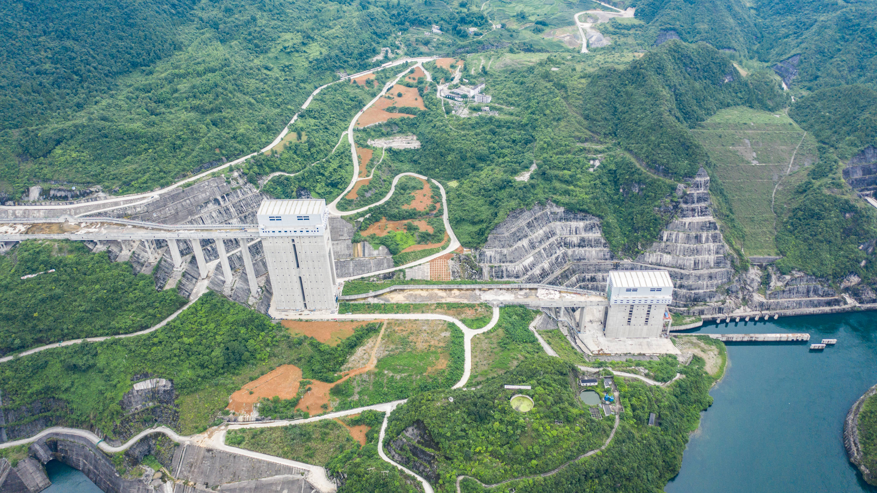 新华社照片,余庆(贵州,2020年7月3日 构皮滩水电站通航工程进入全面