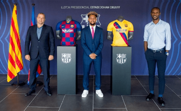 ( 与巴萨续约 : 康拉德期待进入一线队 )