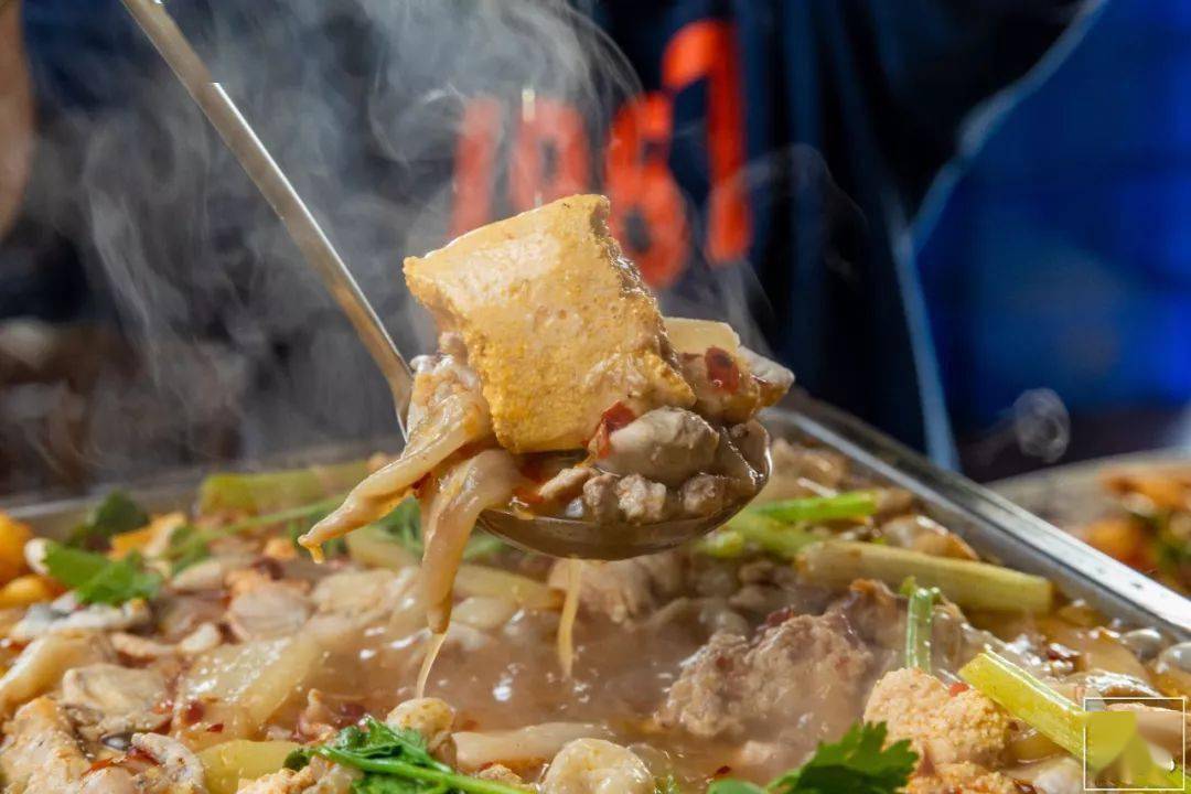 桥底下鱼杂火锅(长安店)桥底下鱼杂