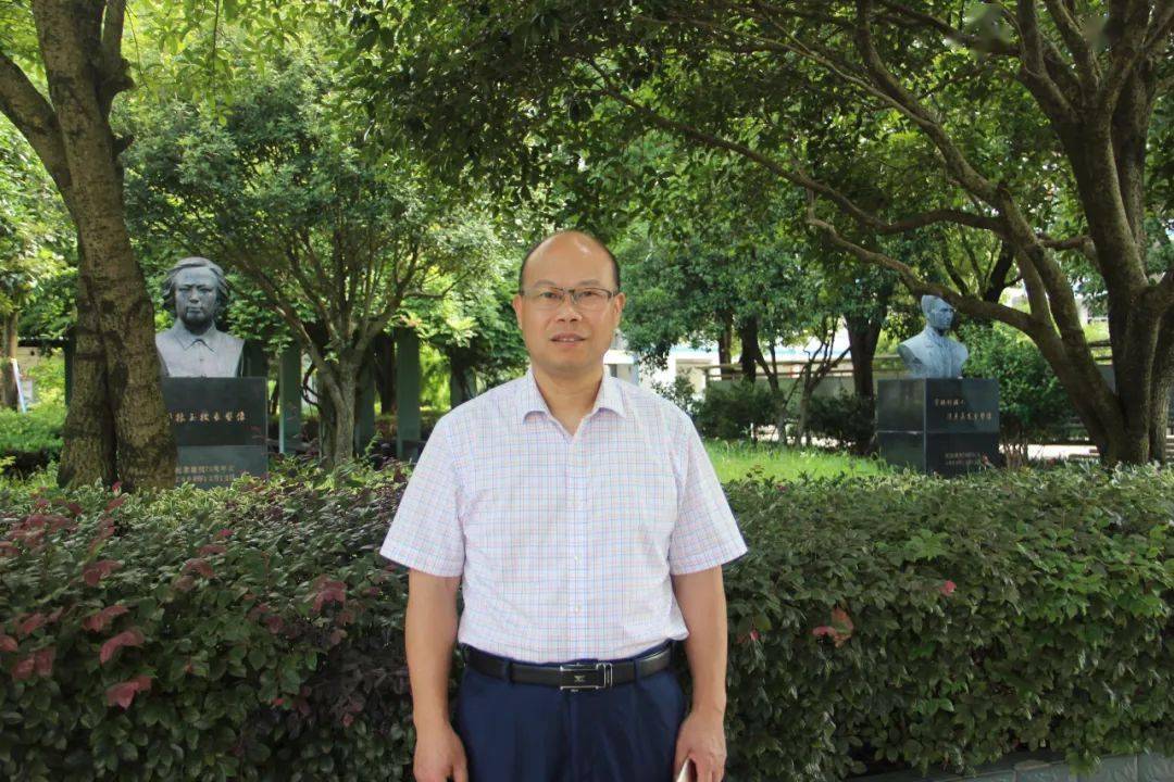 人物天台平桥中学校长张斌只争朝夕守正创新的实干家