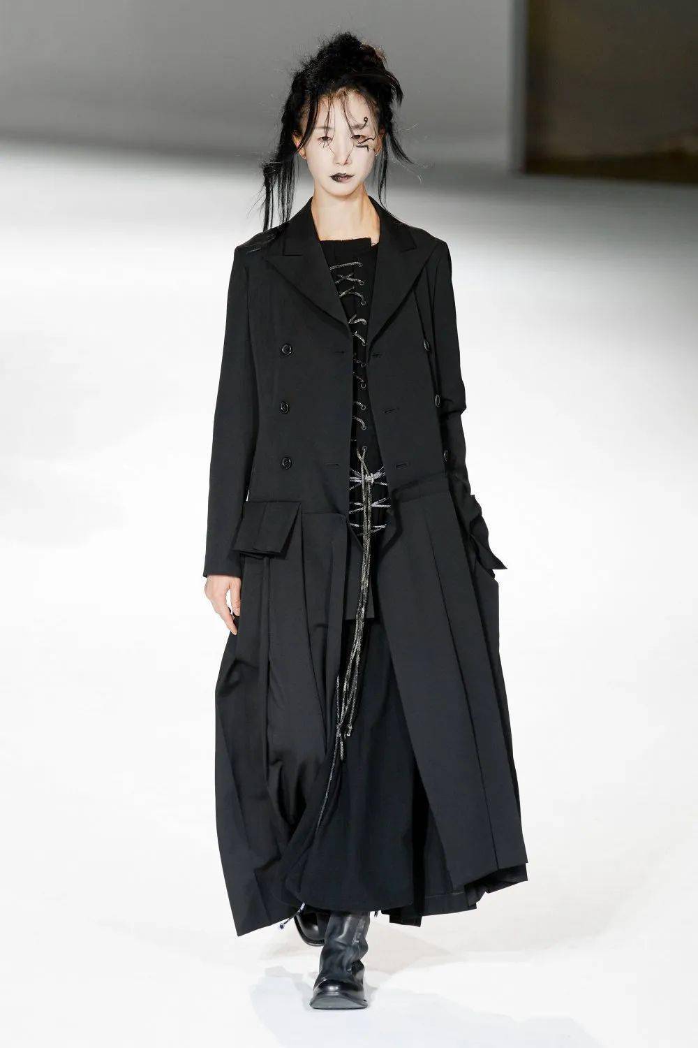 yohji yamamoto(山本耀司)2020秋冬高级成衣发布秀!