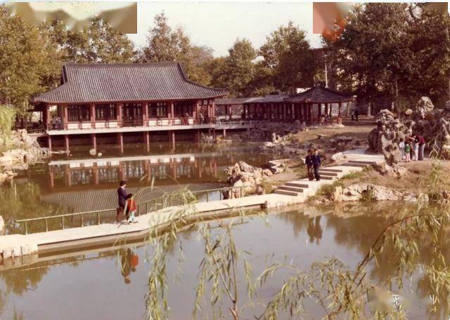 1984年,人民公园更名为快哉亭公园,而快哉亭亦在原址上重建了
