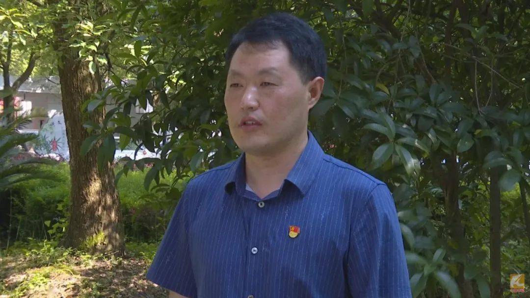 【拖船镇党委书记曾斌】拖船镇存在的不足:一是目标定位不高.