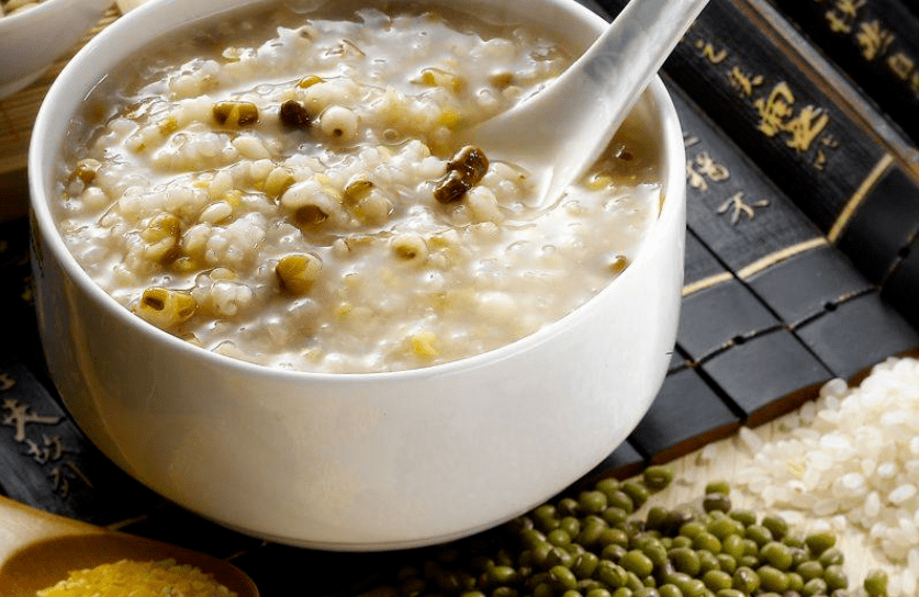 药膳推荐:薏苡杏仁粥  薏苡仁30克杏仁10克粳米100克冰
