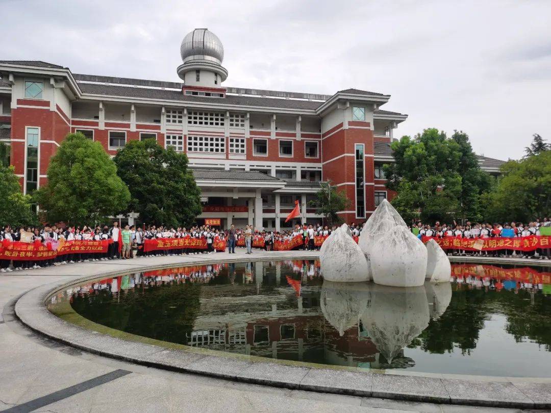 【亲青帮】"跨过山河大海,12355与你同在"助力高考——走进龙泉市第一