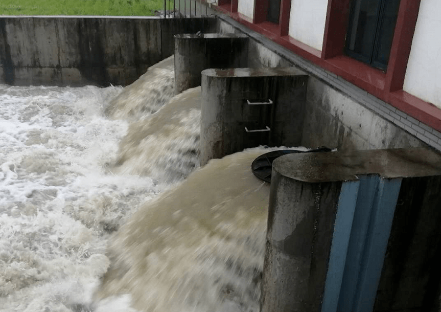 长泾镇南国村后巷排涝站全力排涝