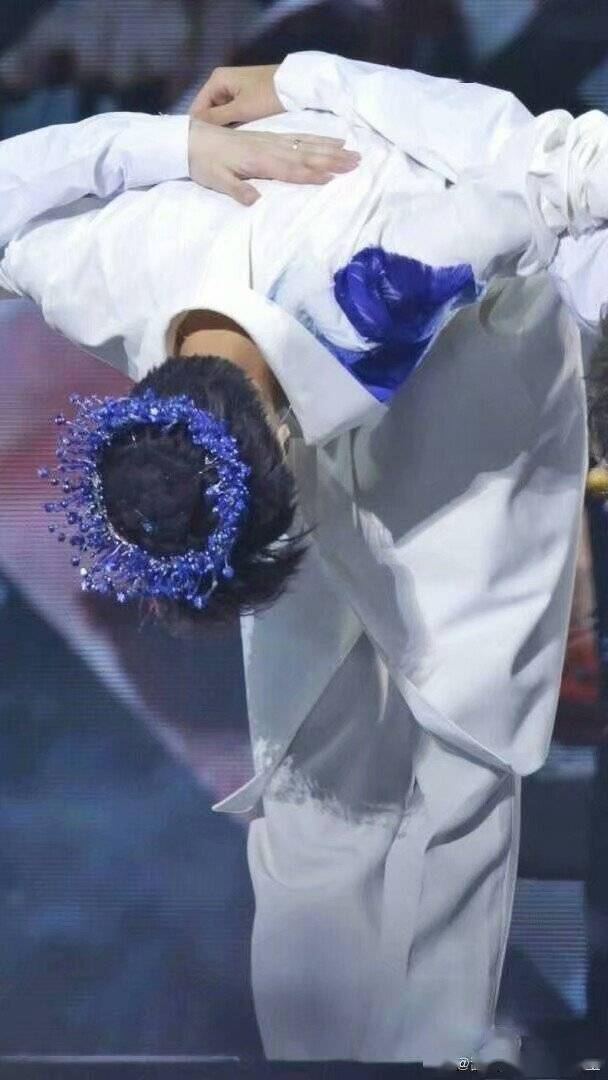 王俊凯90度鞠躬从未改变,粉丝的爱也不会改变