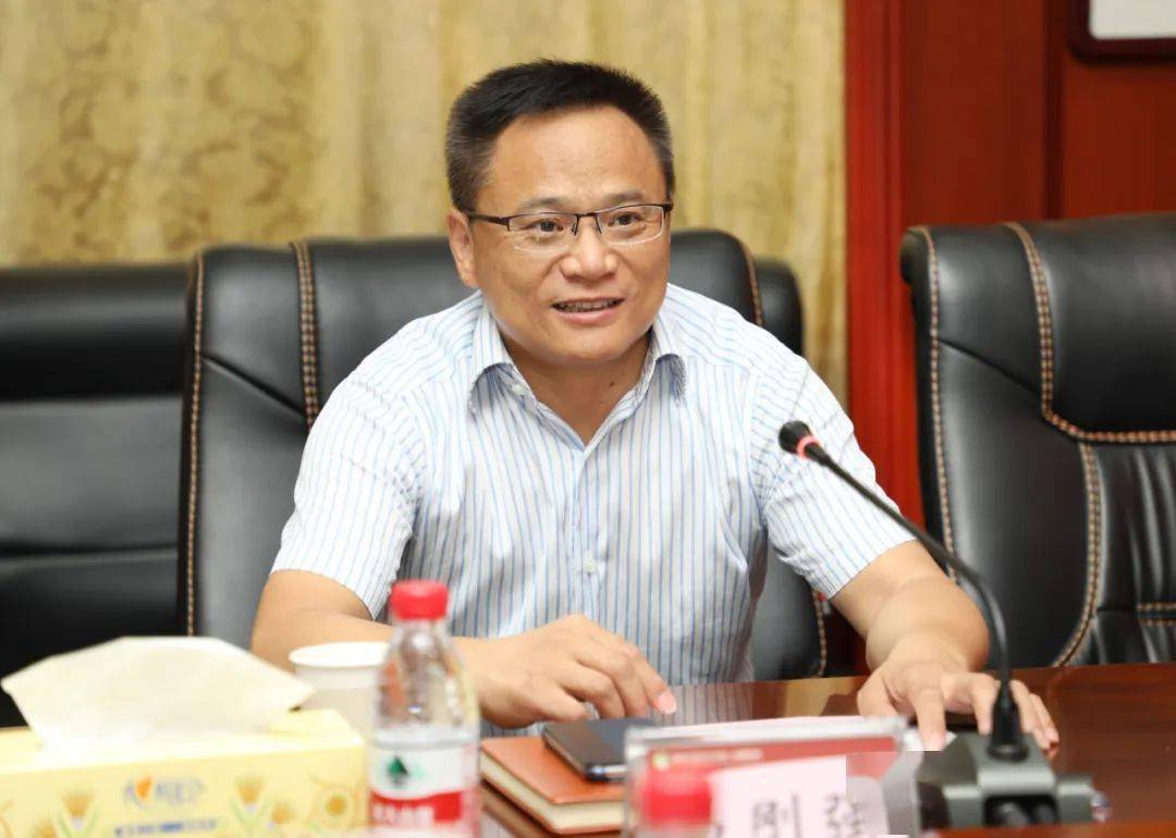 校(院)党委副书记,校(院)长戴爱国率队来我院调研