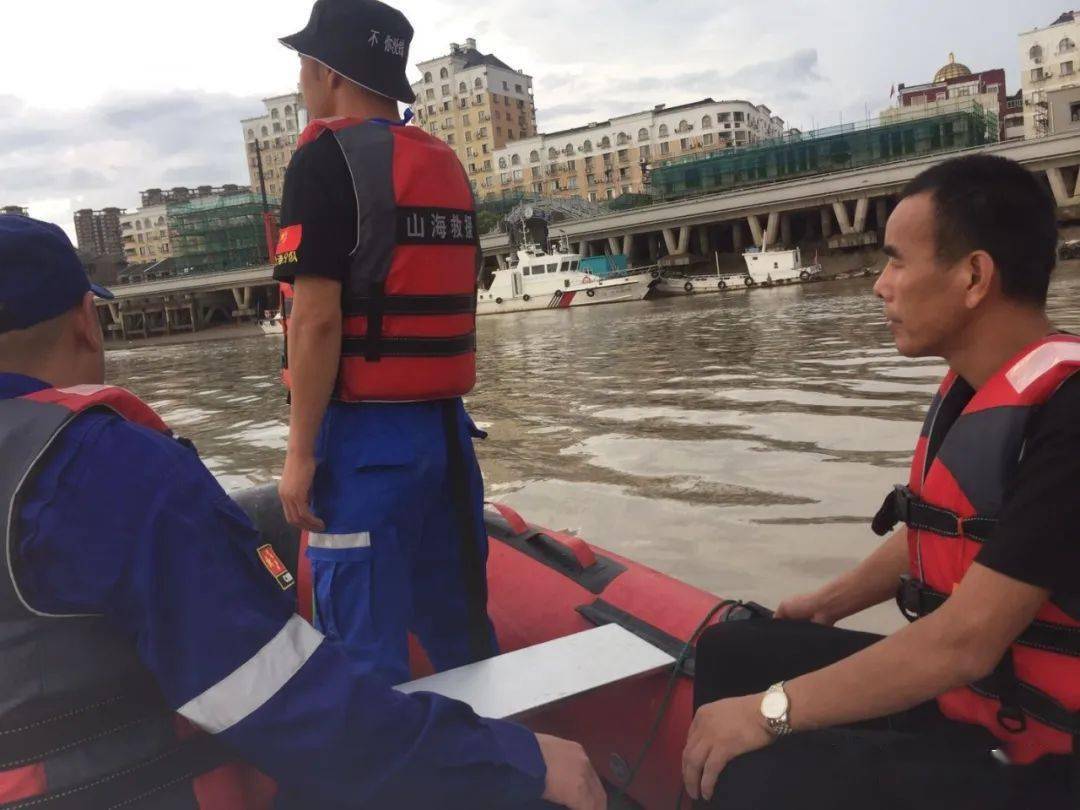 瓯南大桥有人跳江!男,31岁!