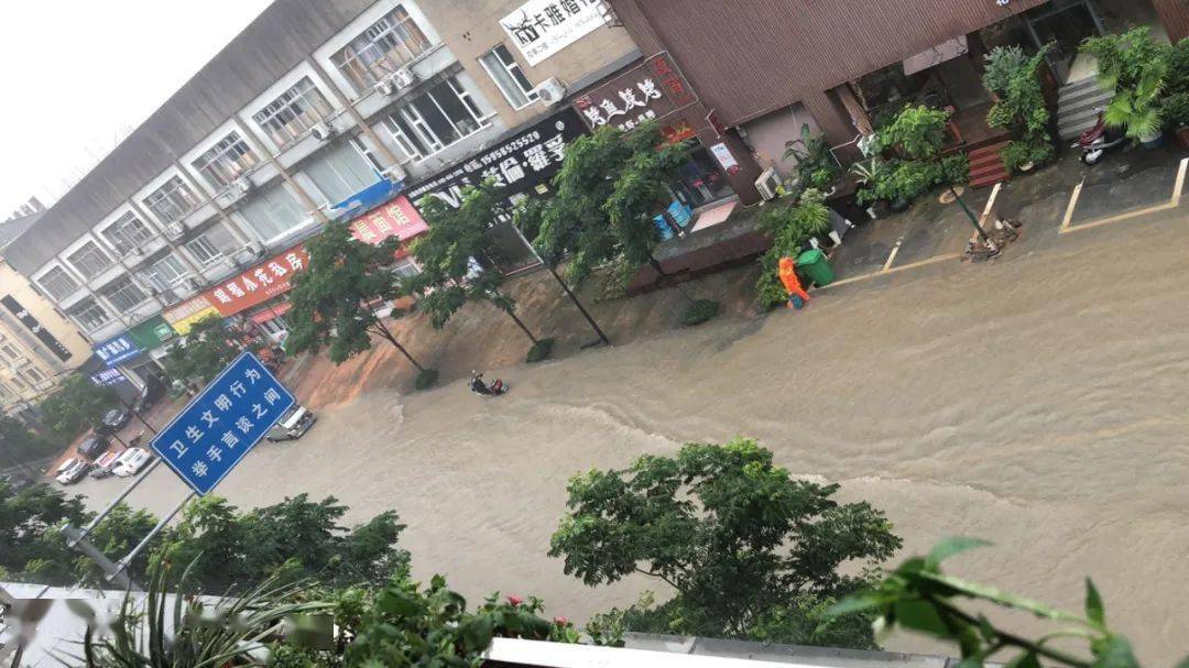 诸暨暴雨防汛紧急预警!双金线封道,这些路段积水严重!雨还要下到