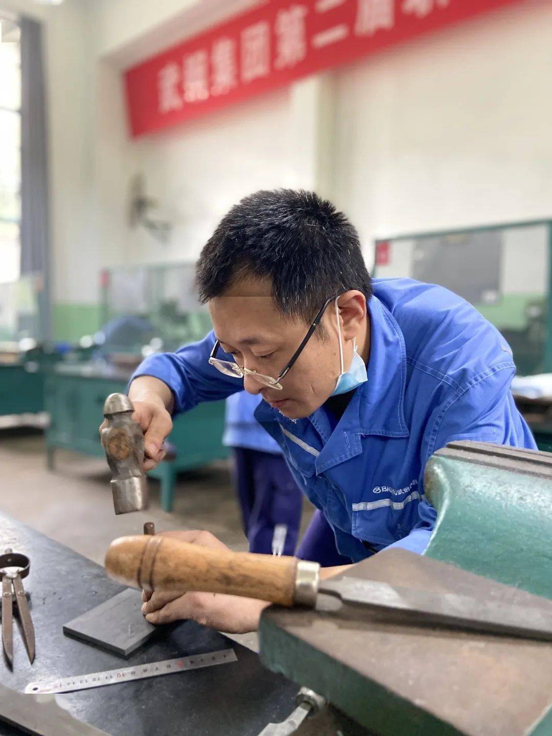 公司第二届职工技能大赛钳工天车工开赛咯