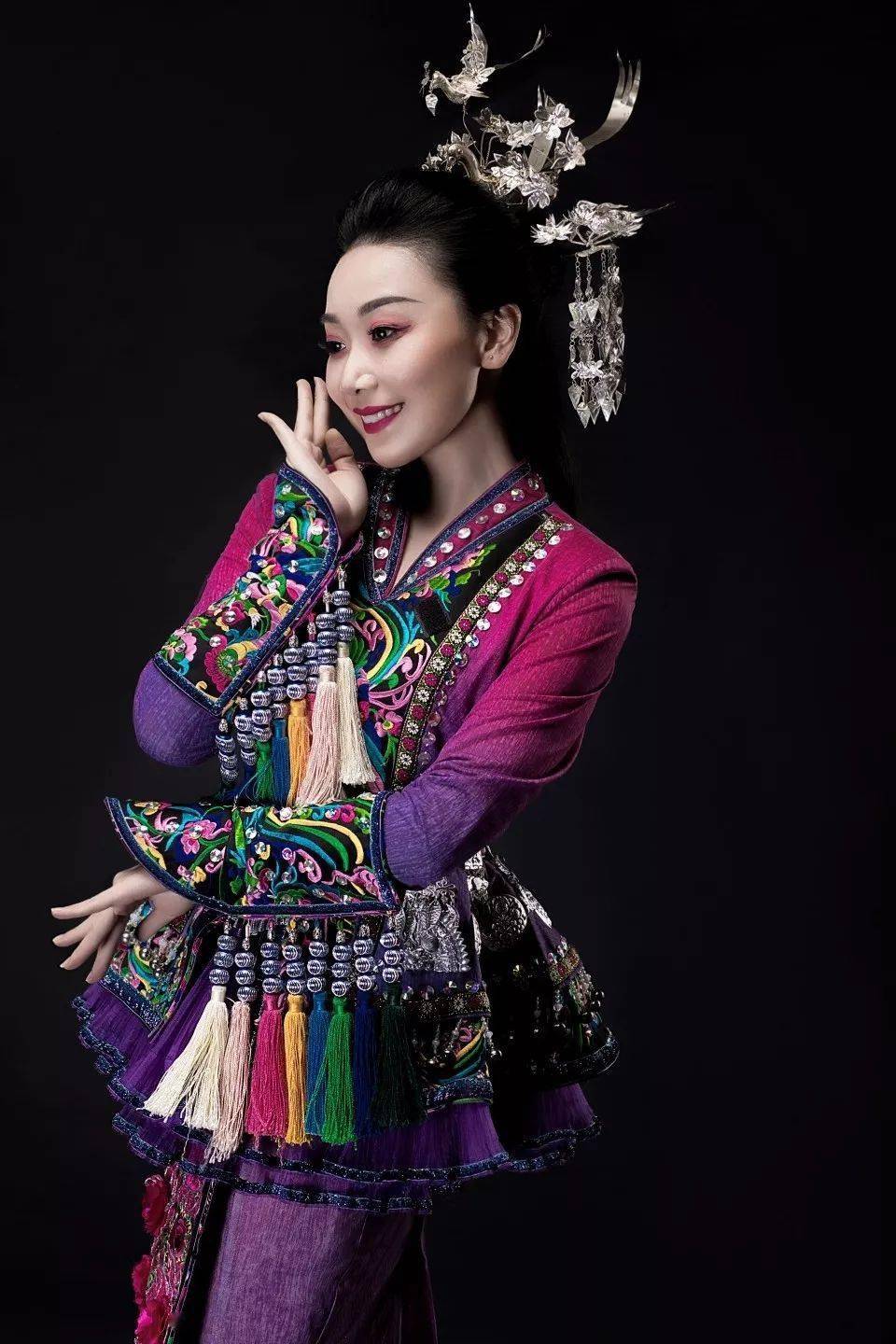 邝丹洁,国家三级演员,中共党员,现任柳州市艺术剧院声乐演员,柳州市