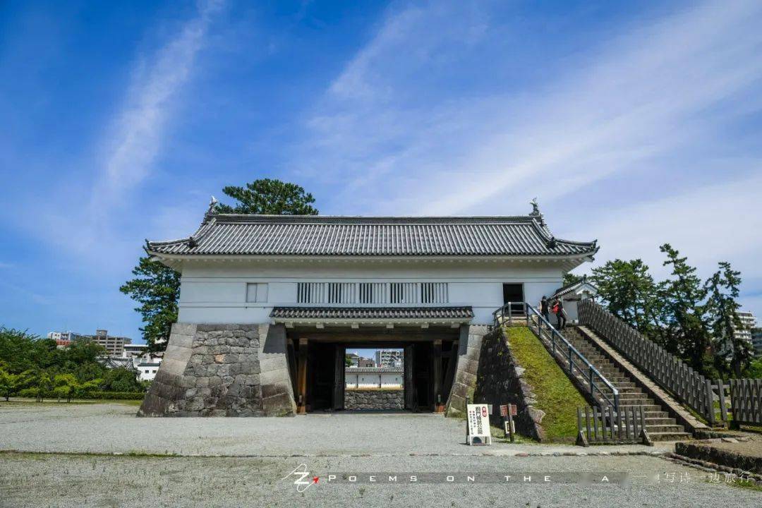 伊势氏纲改名为北条氏纲以后,其父伊势盛时也改名为北条早云,被视为