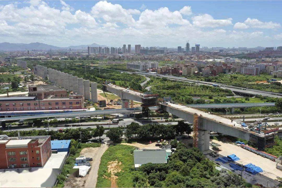 西溪特大桥跨同集北路125米连续梁横跨厦门同安区(陈杰 摄)西溪特大桥