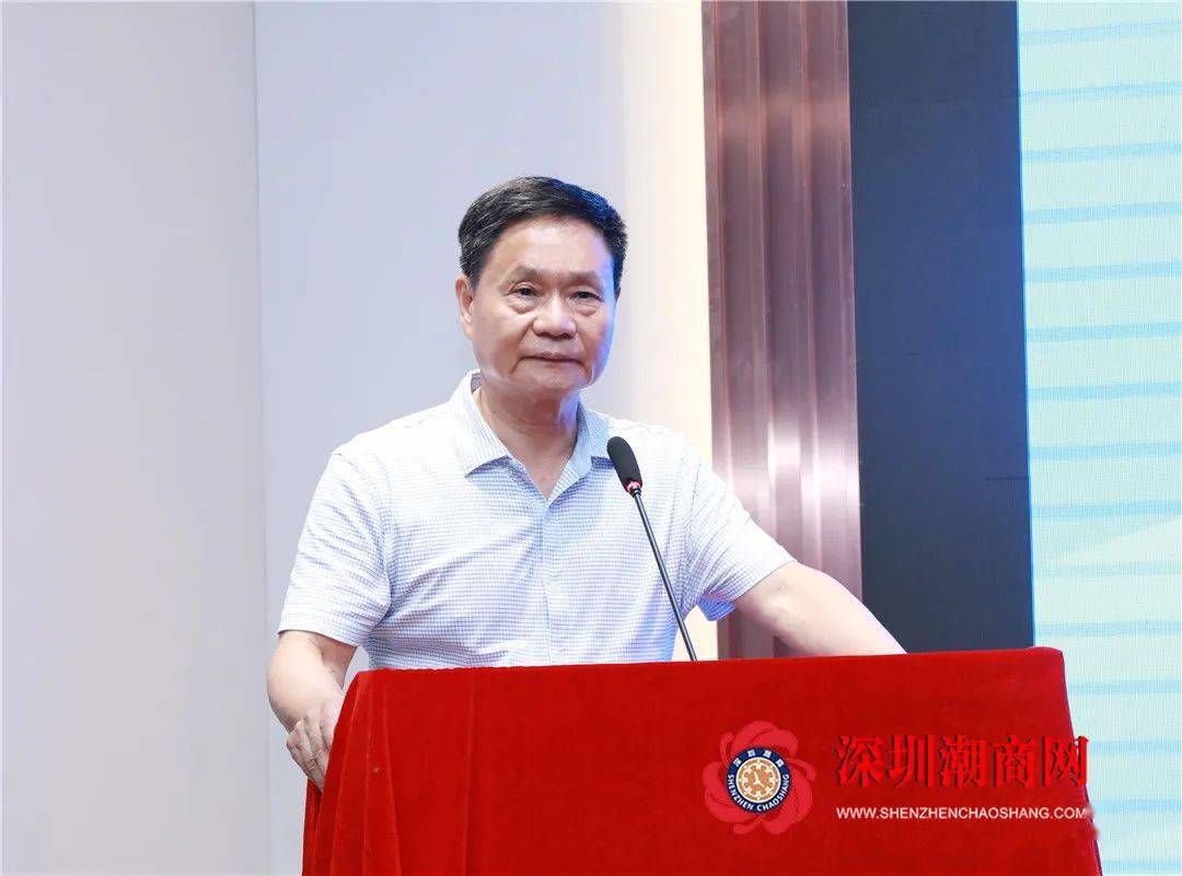 血管外科主任金辉,门诊部主任易石坚,门诊部护士长吴松燕,讲师杨乐,副