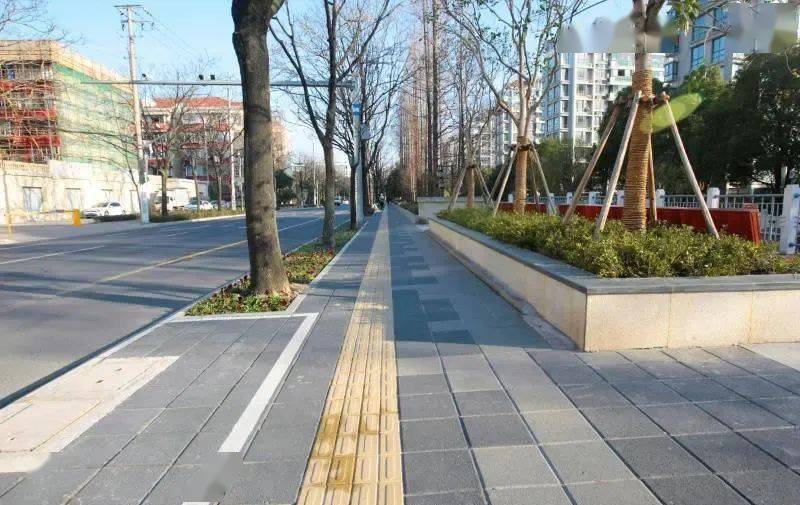 关注上海人行道松动溅水坑洼积水怎么办别担心因为