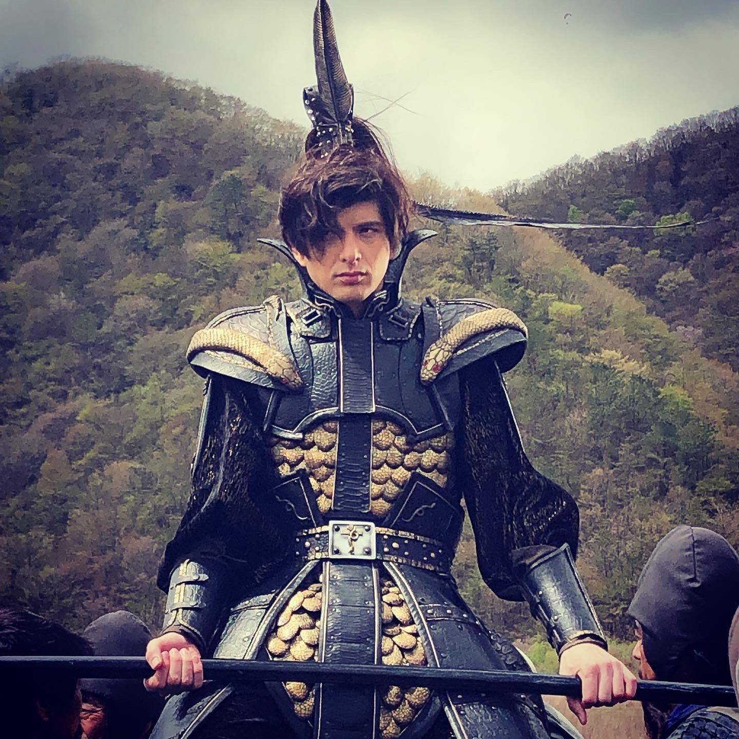 日本开拍搞笑三国混血帅哥演吕布90后国民美少女饰黄月英