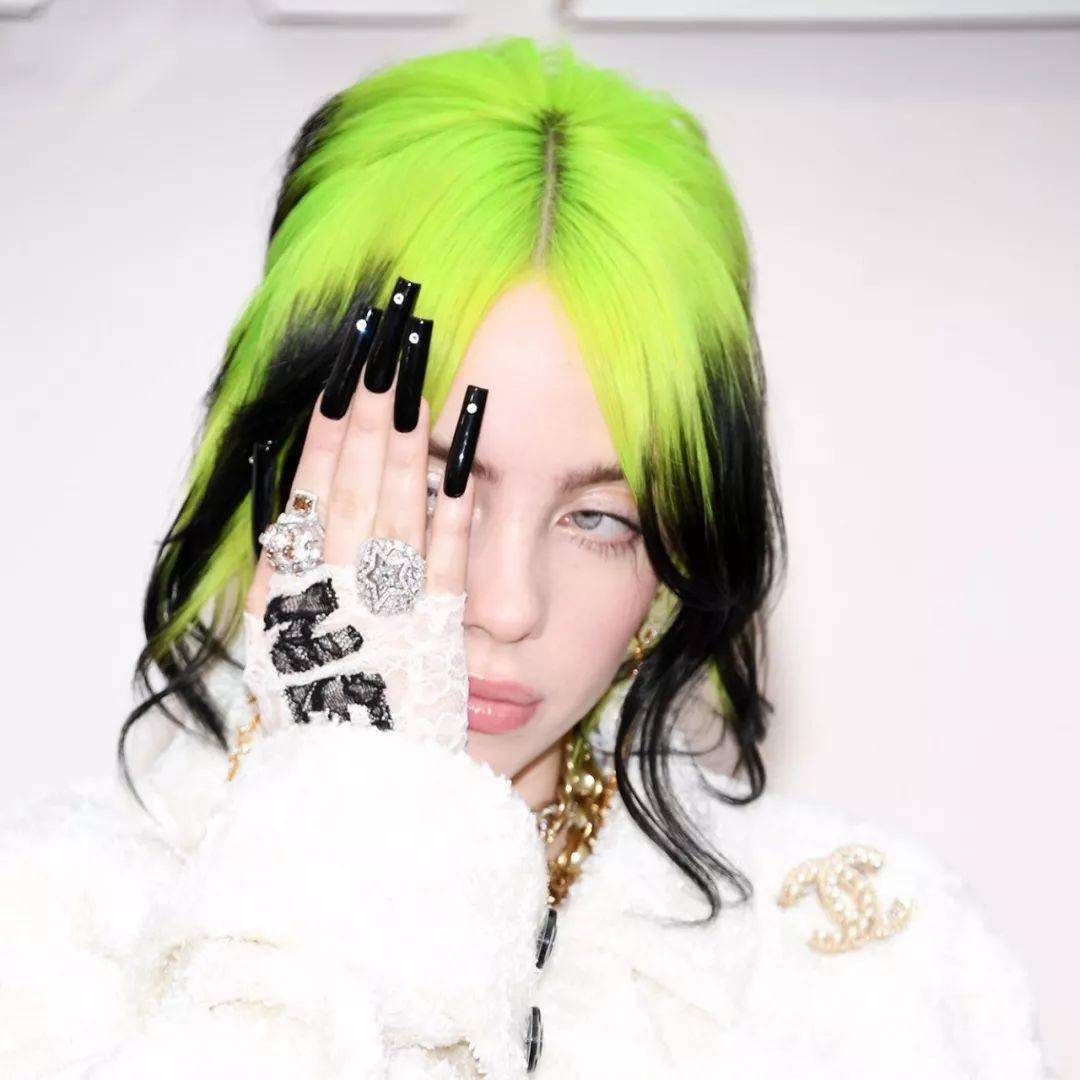 碧梨出席香奈儿(chanel)活动,2020年她对于荧光绿的迷恋.