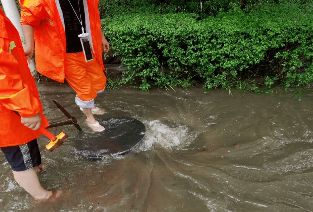 防汛备汛 | 湘潭城区多处路段出现内涝,最深达1米_积水