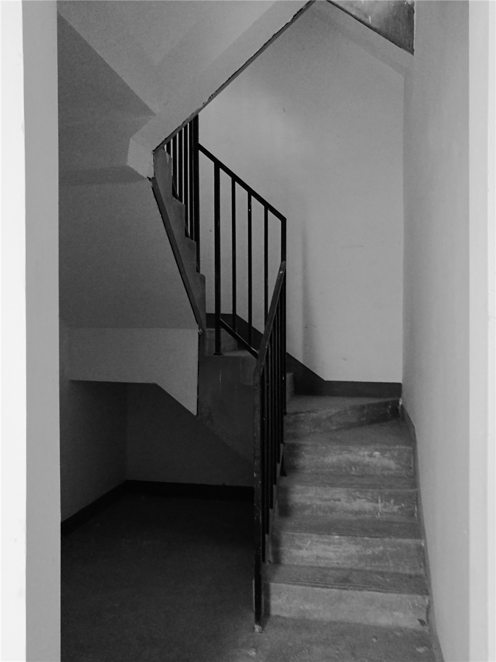 地下室楼梯改造前▲地下室楼梯改造后▲四层平面图▲轴测图项目闷称