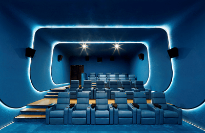 都是纯蓝的,极具艺术感~电影开场前拍拍照调个,都充满了科幻激光的