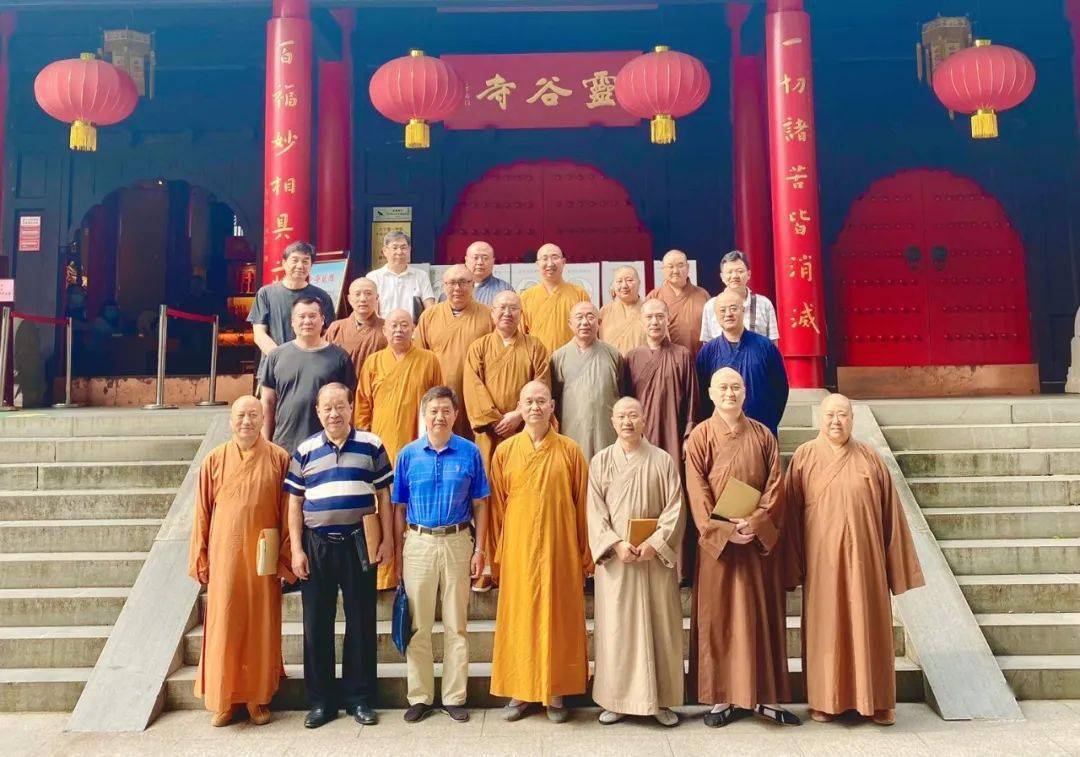 南京佛教协会副会长,鸡鸣寺住持莲华法师参加会议