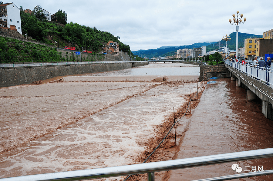 2013年沁水县城涨大河