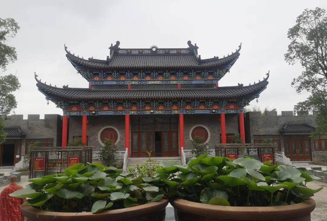 海潮寺举行华严法会熏坛洒净仪式