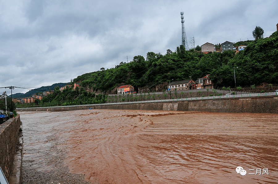 2013年沁水县城涨大河
