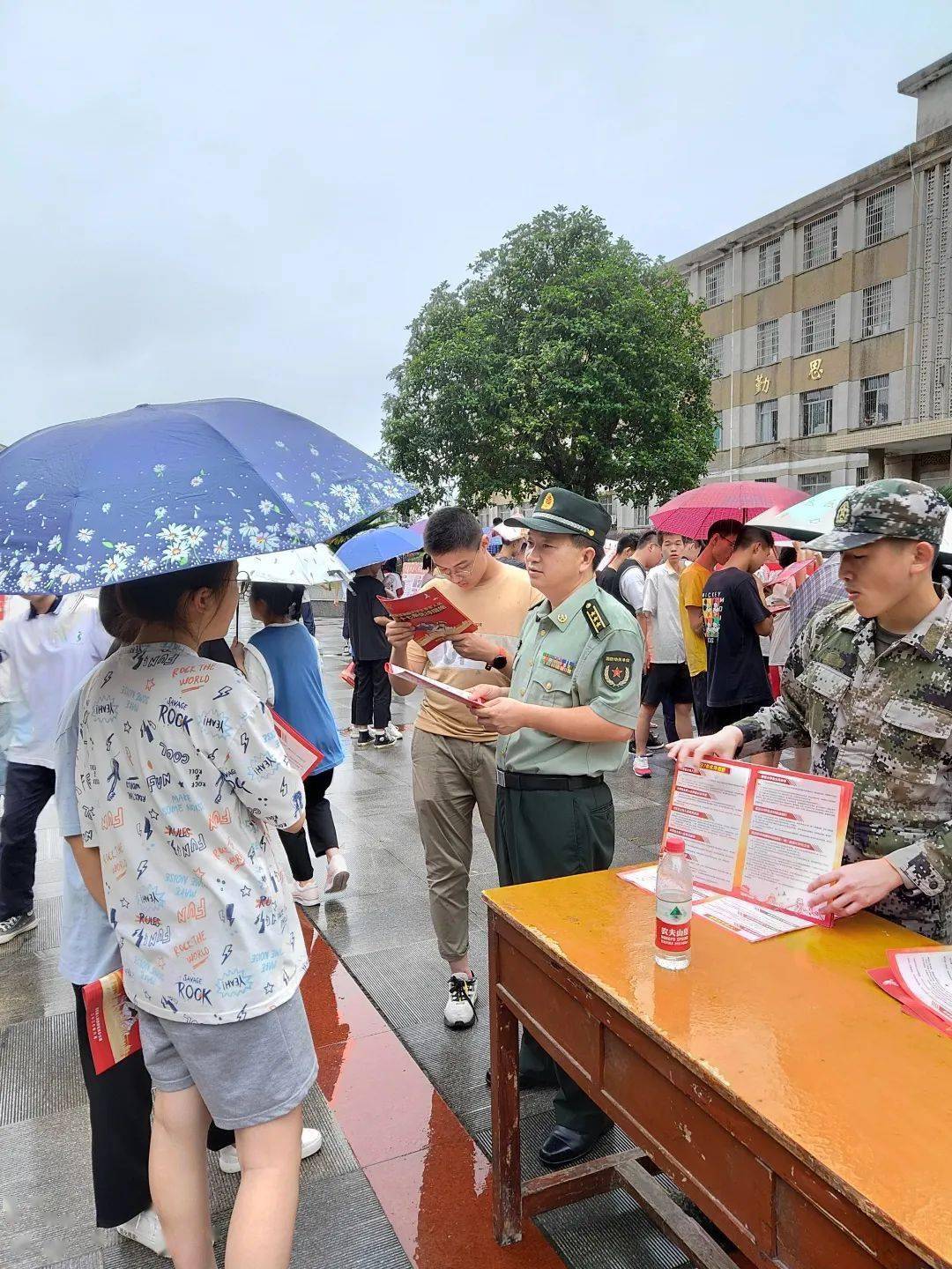 吉林大学大学珠海学院扫生网_中职生三年在校计划_在校大学生征兵网