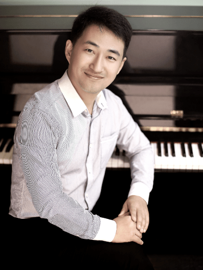 李晓俊1997年毕业于东北师范大学音乐学院音乐学专业,现任职于广东省