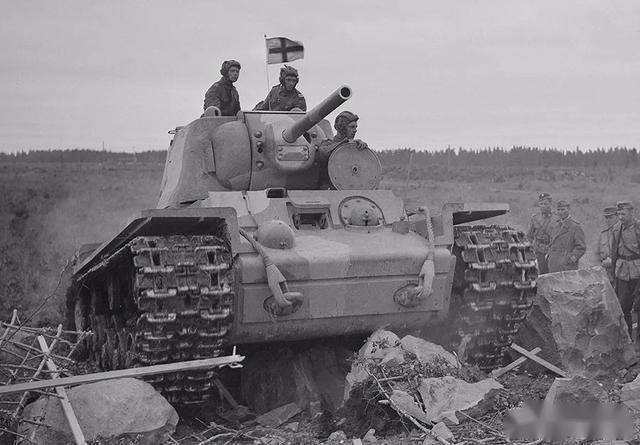 二战芬兰装甲兵感谢运输大队长斯大林给我们送来了坦克