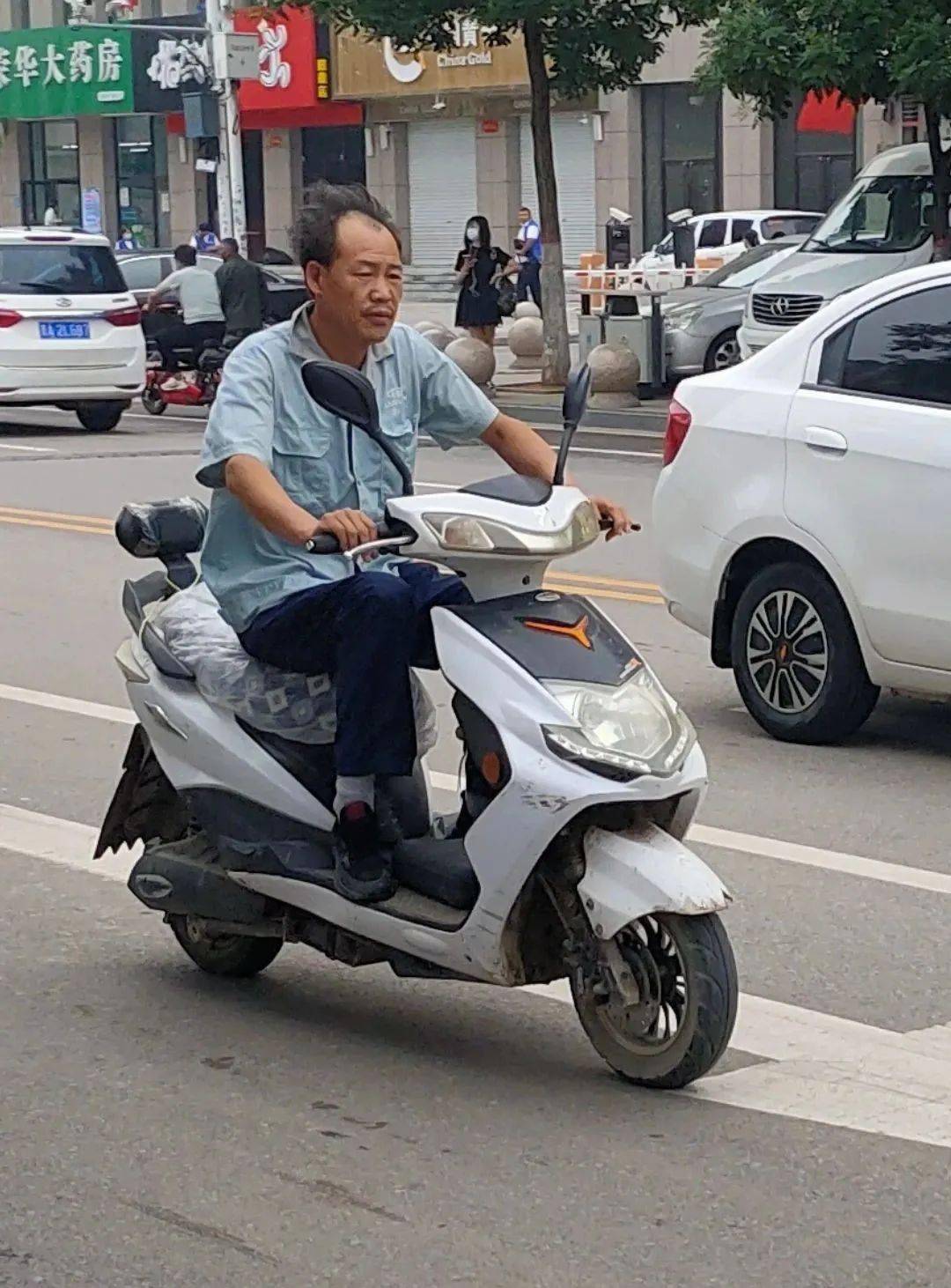 文明亮剑非机动车违规靓照曝光台