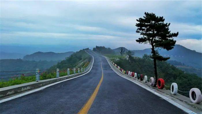 奇峰三千秀水八百云中穿行的天路这里竟然有5条