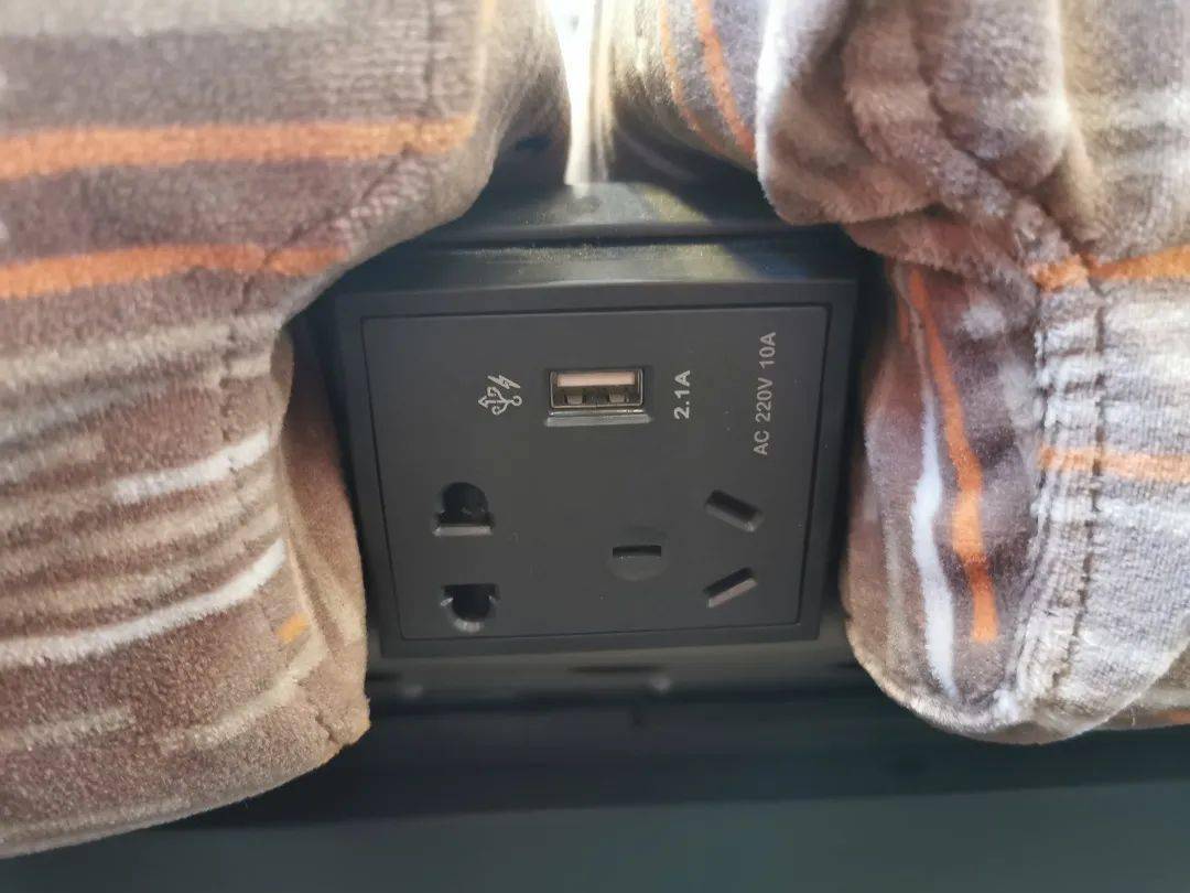 手機沒電別焦慮帶你發現火車上的電源