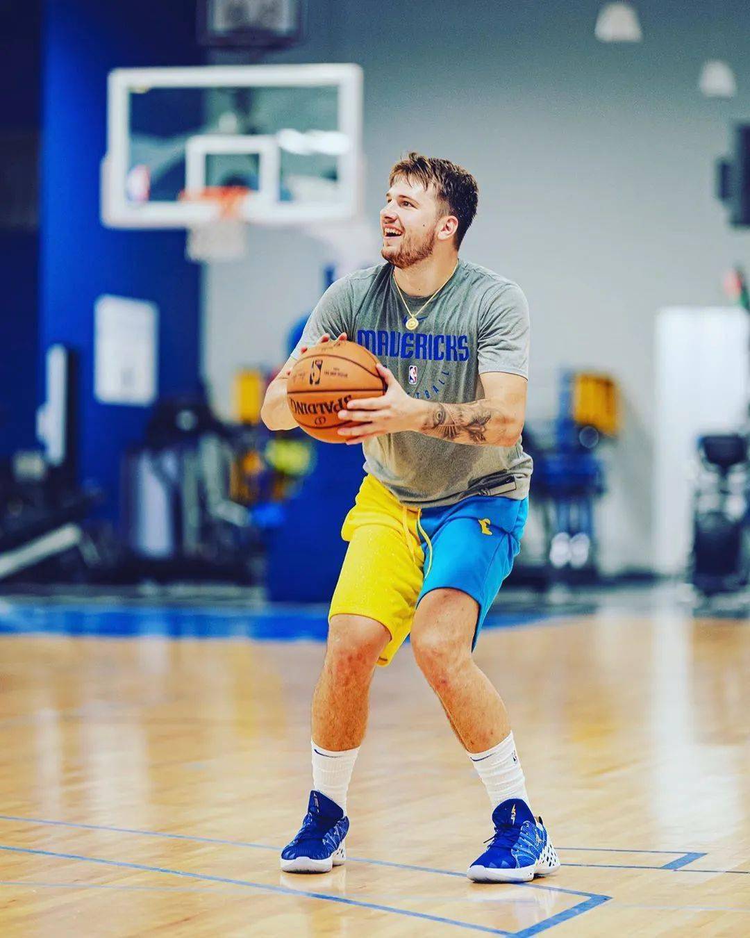 上发布了自己训练的照片,其中的上脚球鞋则是jordan jumpman diamond