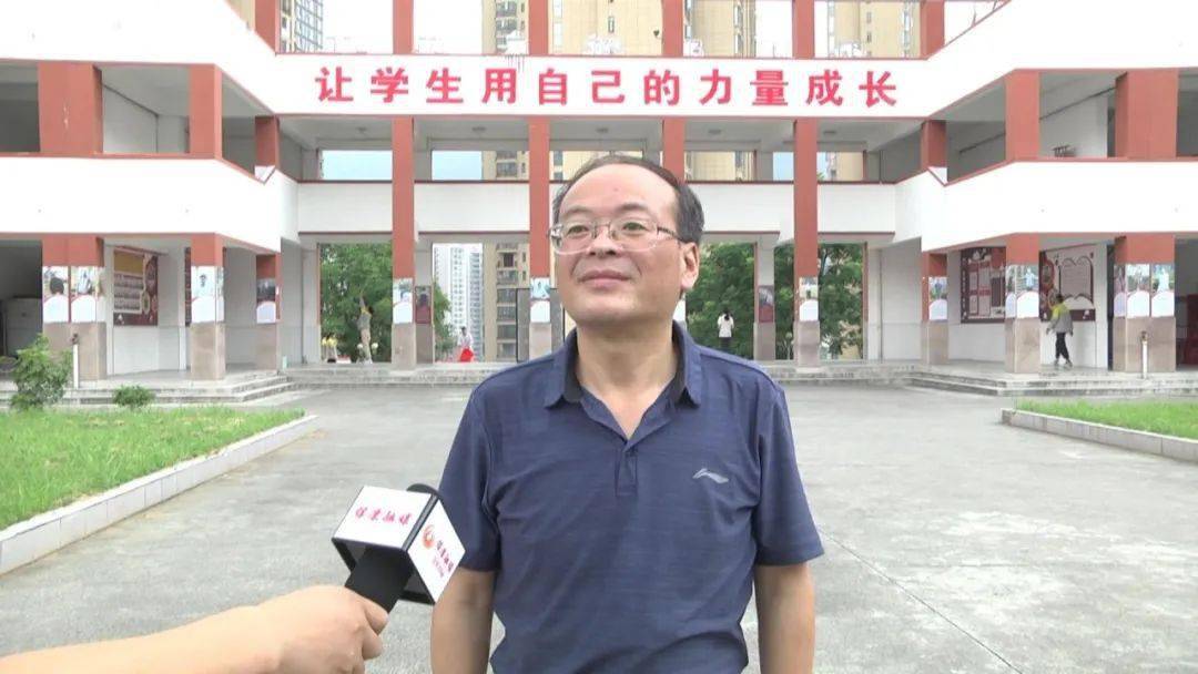 神兽归来奋起直追保康一中高一高二年级学生复学啦