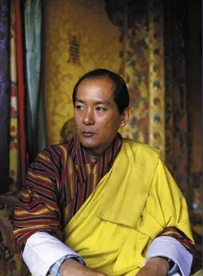 不丹老国王娶同胞四姐妹,均皮肤白皙像港星,最老的却最受宠_辛格