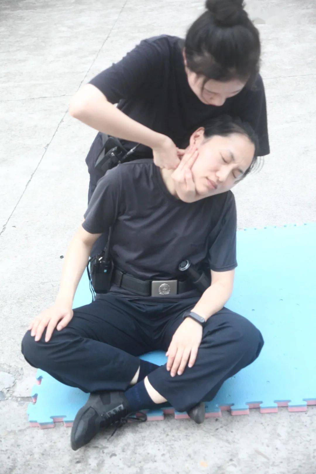 所有精神小伙全部听令整起