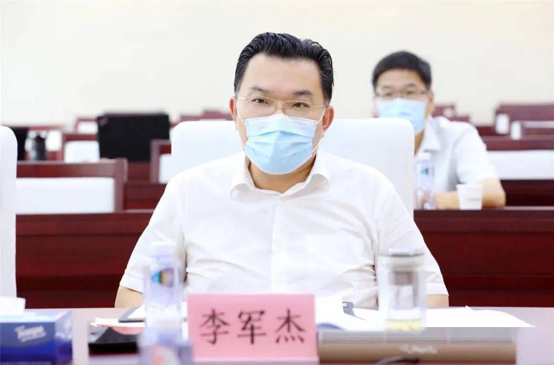 李军杰与省政府国资委副主任,国资委驻长江财险工作指导组组长叶战平