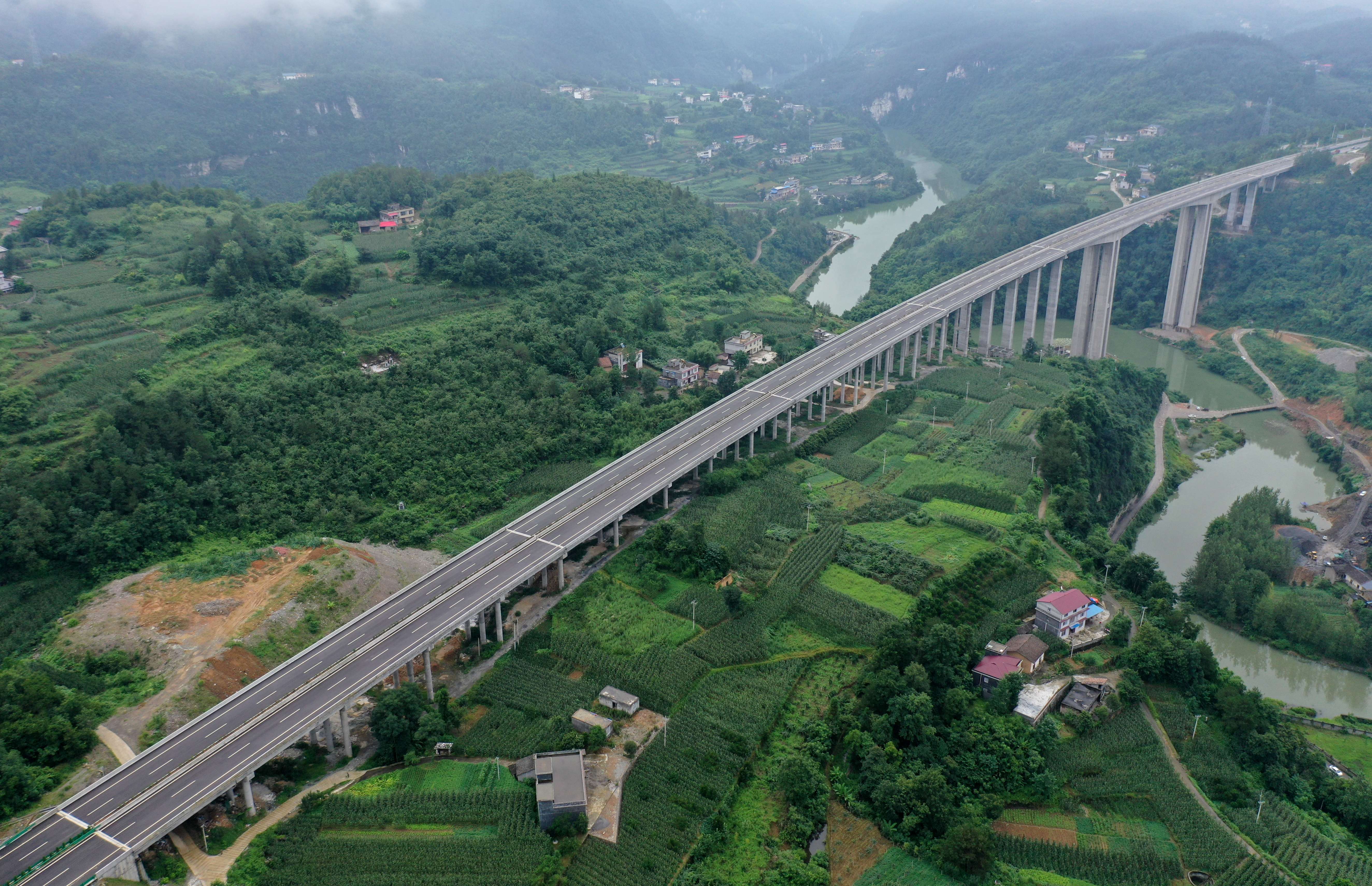 湖北宣鹤,建恩高速建成通车