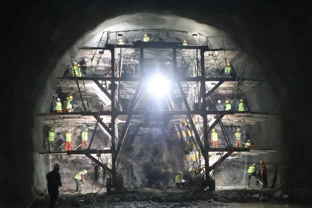 济莱高铁最新进展林家隧道开启全断面施工