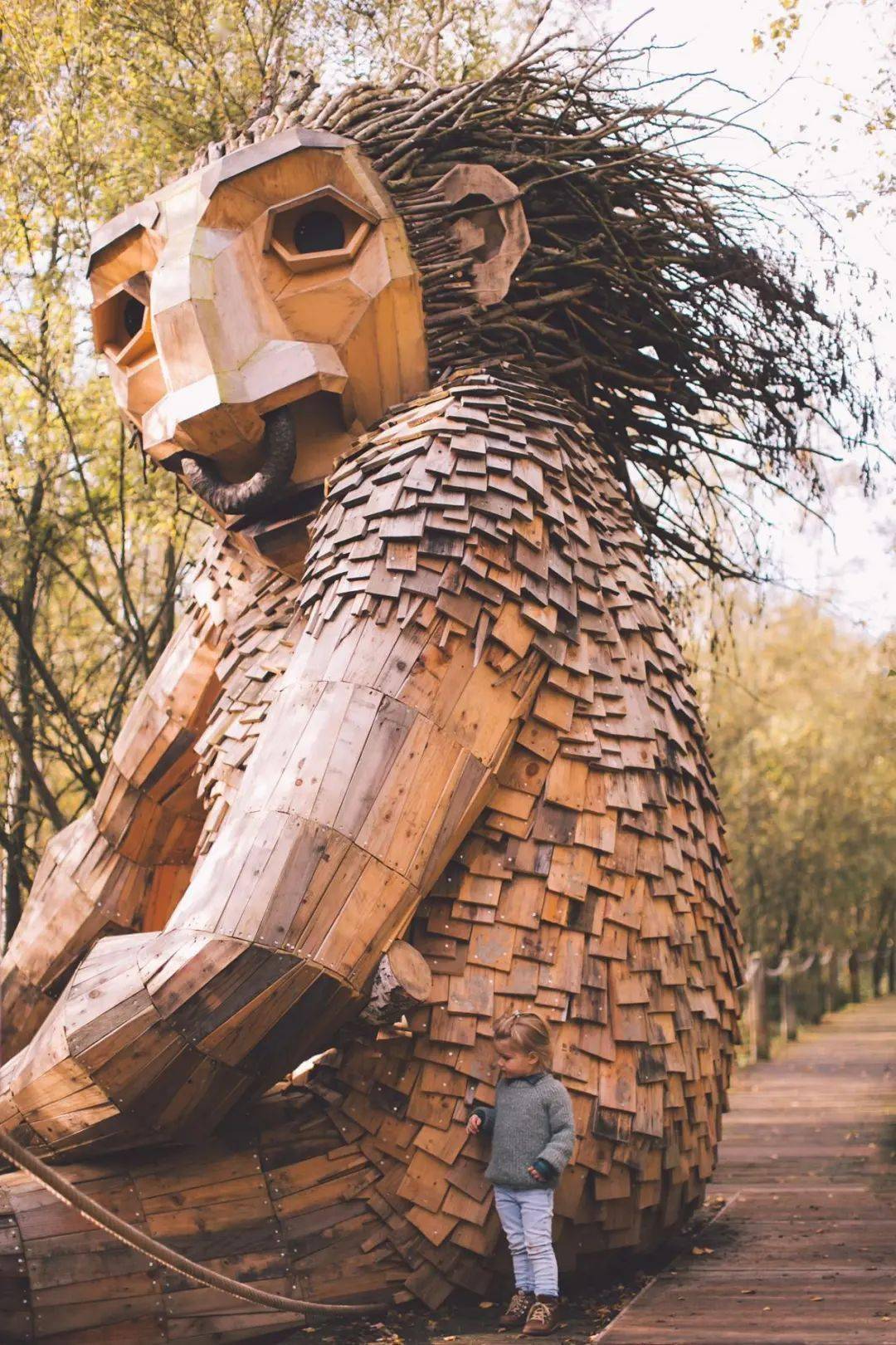 别着急,我们还没说完~ photo: facebook@thomas dambo 在丹麦森林,藏