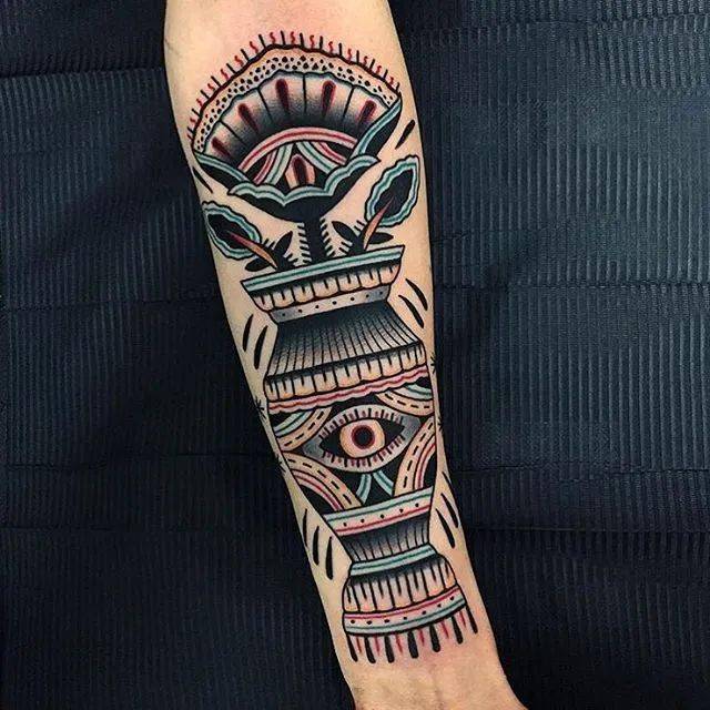 美式复古韵味,oldschool纹身的独特感觉.