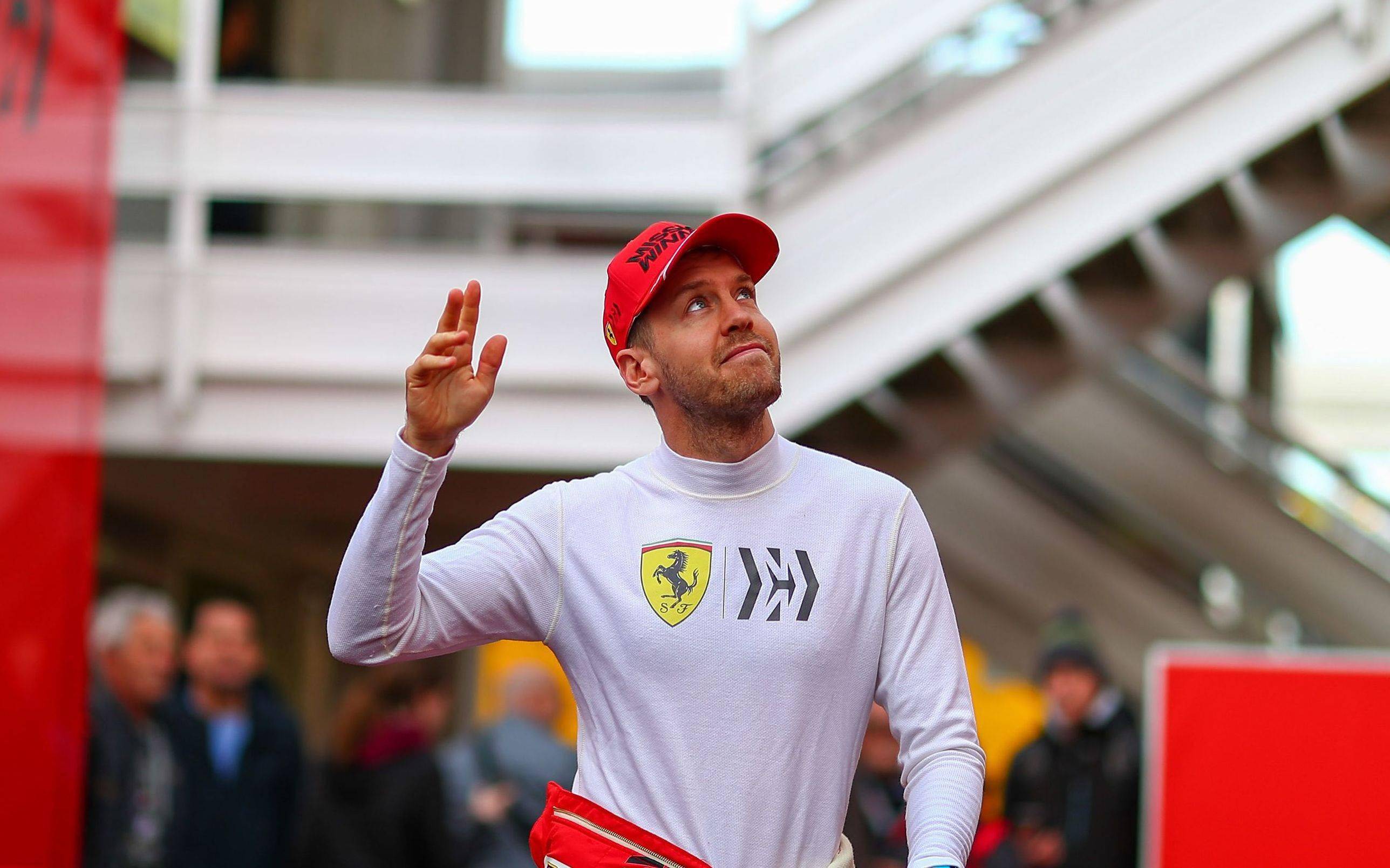 维特尔回应签约赛点车队传闻:只有"松散谈判"